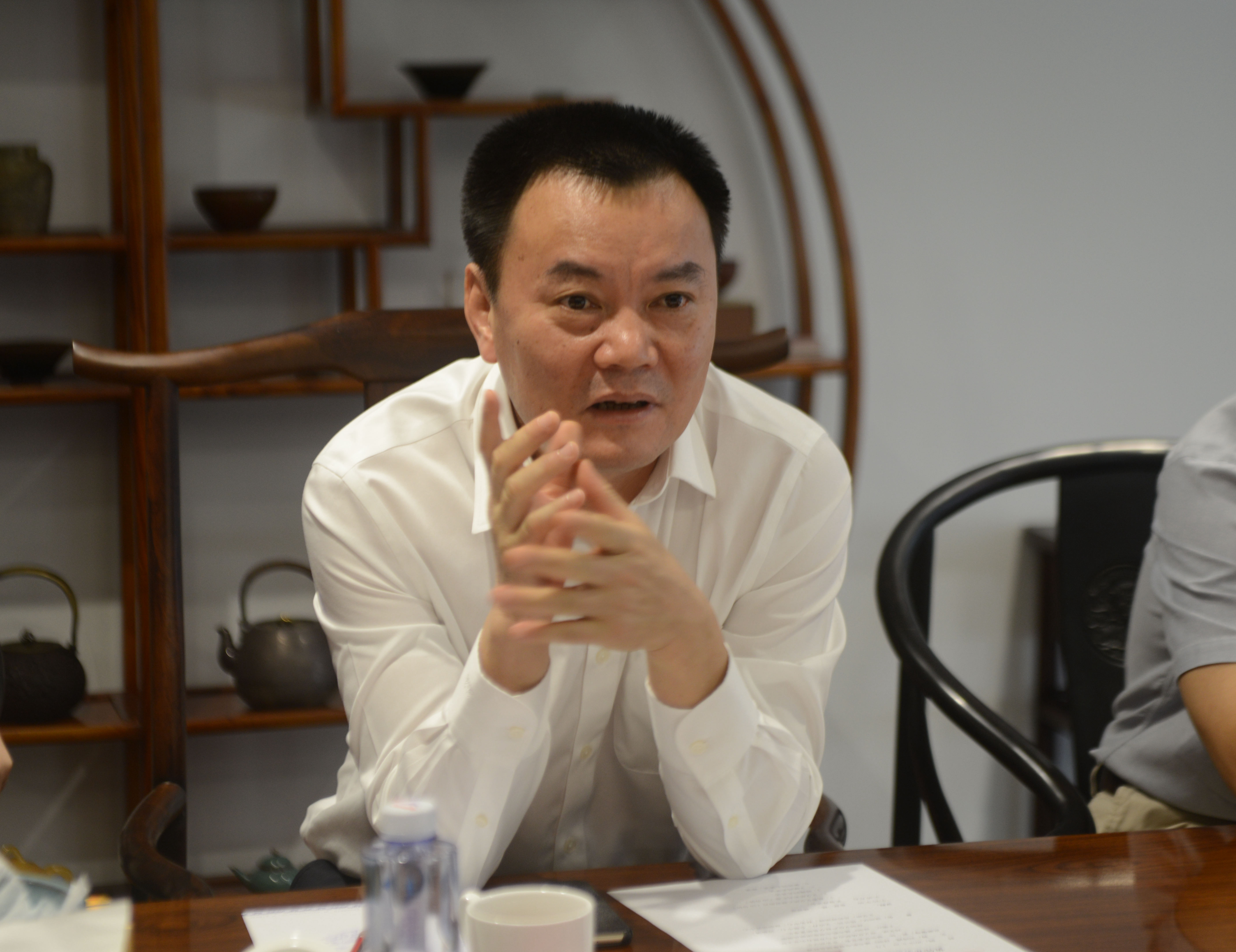 深圳广播电影电视集团总经理刘璋飚在座谈会上发言