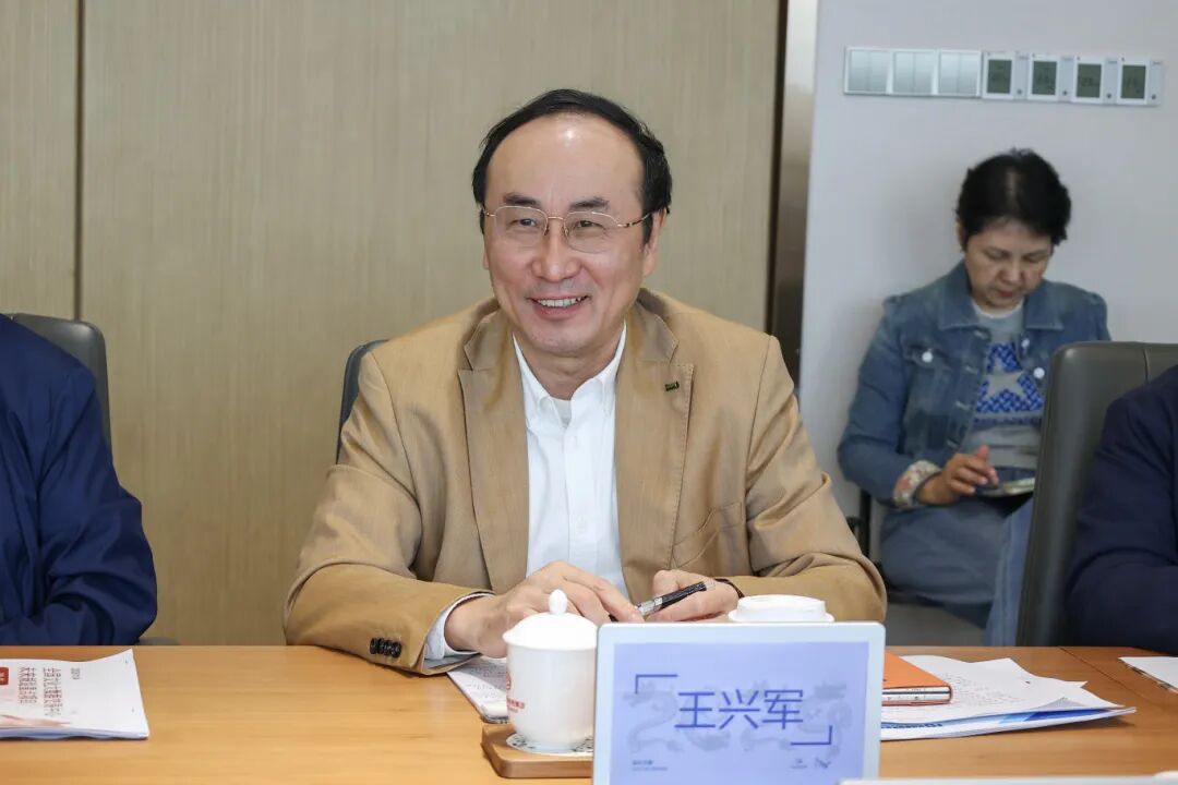 690b2605b3b2e.jpg 690b2605b3b2e.jpg